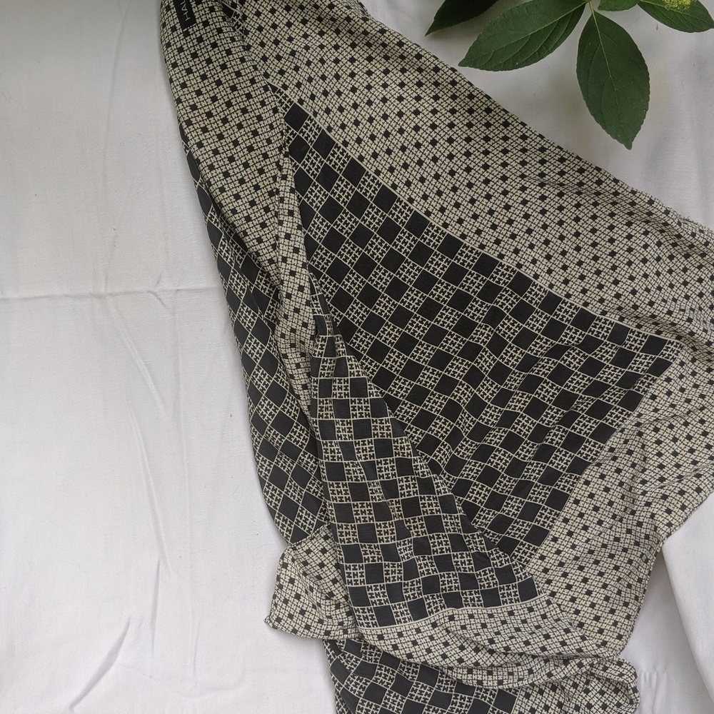 EUC Silk black and cream Halston scarf